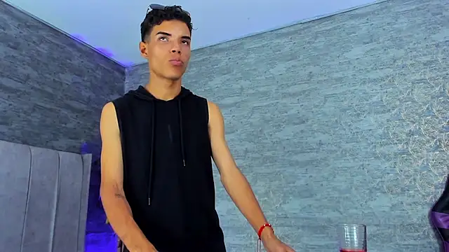 jhojan foxxx  online show from 11/12/25, 08:59