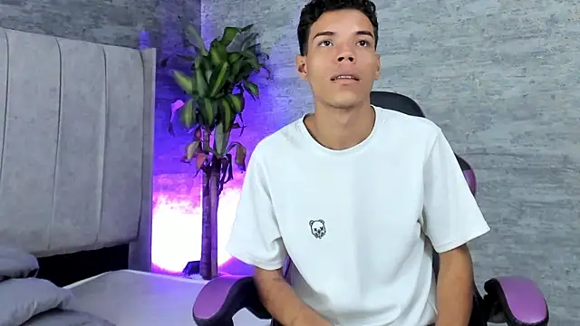 jhojan foxxx  online show from 11/16/25, 08:36