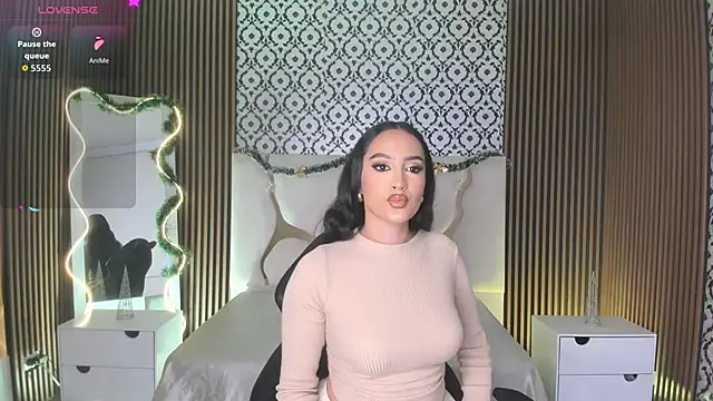 BEELLA TAY1 online show from 11/25/25, 09:04