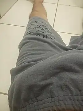 Guilhermekovaliosky online show from 12/19/25, 03:08