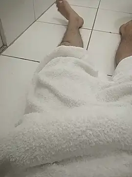 Guilhermekovaliosky online show from 12/21/25, 04:36