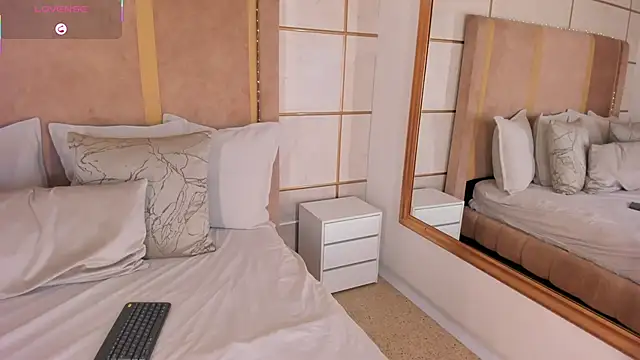 lyrabellini online show from 11/07/25, 11:43