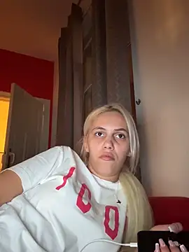 Snapshot of Andreea-Tina01A chatting on 10/13/25, 06:41 Andreea-Tina01A online show from 10/13/25, 06:41