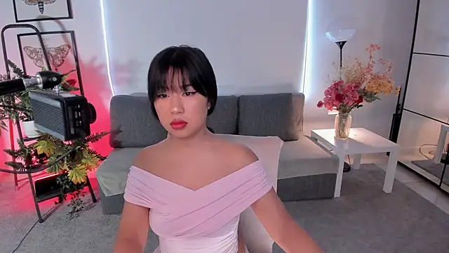 Snapshot of Erika_Kim chatting on 11/24/25, 06:35 Erika Kim online show from 11/24/25, 06:35