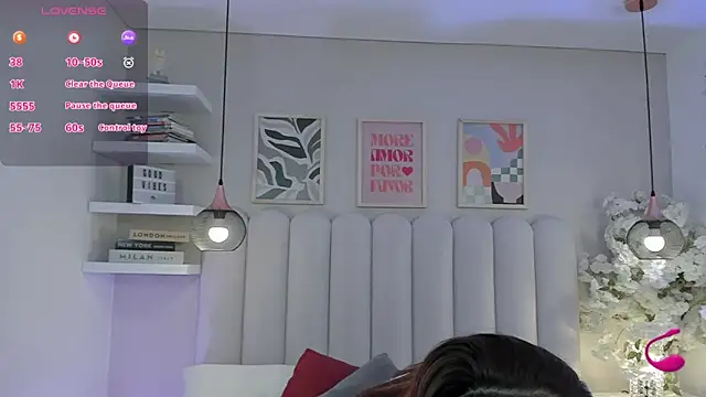 Snapshot of Isabella__gonzalez_ chatting on 10/25/25, 03:58 Isabella gonzalez online show from 10/25/25, 03:58