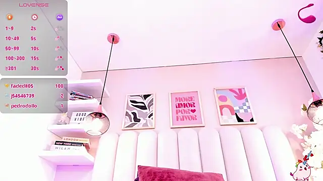 Snapshot of Isabella__gonzalez_ chatting on 11/19/25, 09:42 Isabella gonzalez online show from 11/19/25, 09:42