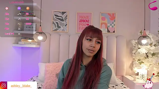 Snapshot of Isabella__gonzalez_ chatting on 11/25/25, 03:17 Isabella gonzalez online show from 11/25/25, 03:17