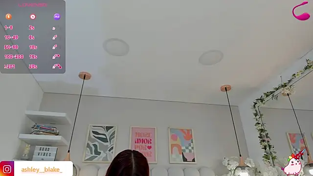 Snapshot of Isabella__gonzalez_ chatting on 11/26/25, 03:29 Isabella gonzalez online show from 11/26/25, 03:29