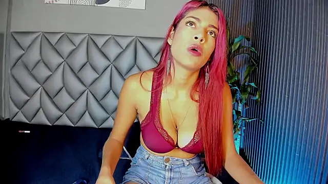 Luna Ember online show from 11/11/25, 12:27