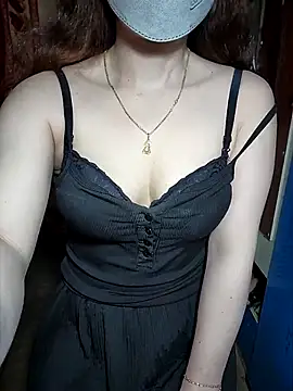 LeanaLy online show from 10/21/25, 02:01