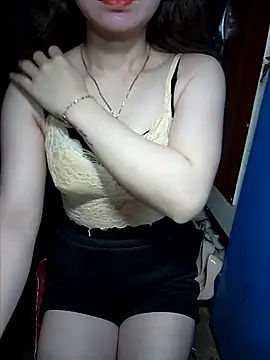 LeanaLy online show from 11/11/25, 01:49