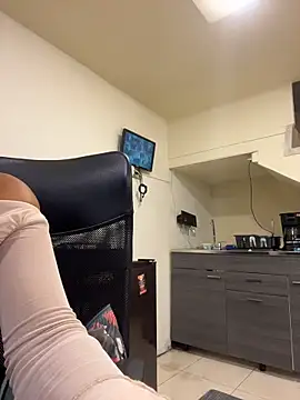 AlyssaRay online show from 04/14/26, 12:44