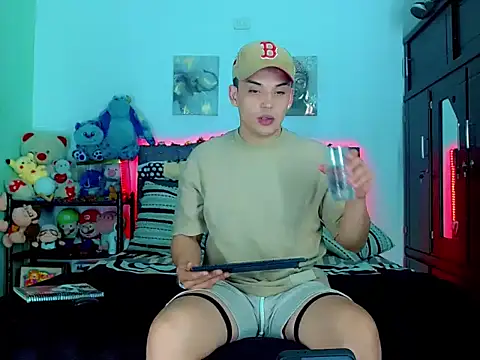 LuisStevens online show from 10/13/25, 04:34