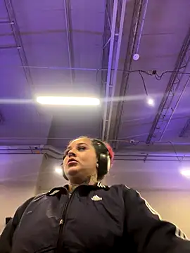 Snapshot of atennea_diiossa chatting on 11/20/25, 02:23 atennea diiossa online show from 11/20/25, 02:23