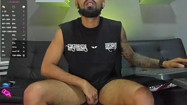 Snapshot of black_kameron_ chatting on 10/28/25, 07:01 black kameron online show from 10/28/25, 07:01