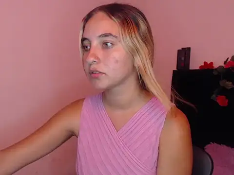 Snapshot of mandyy_petite chatting on 10/14/25, 08:09 mandyy petite online show from 10/14/25, 08:09