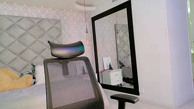 CARO ADAMS1 online show from 02/05/26, 11:04