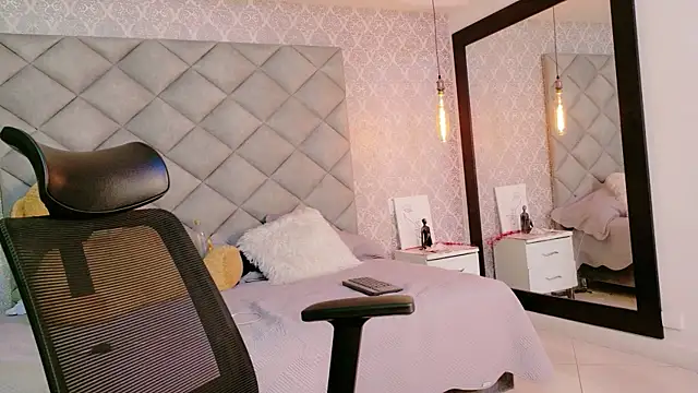 CARO ADAMS1 online show from 02/06/26, 10:29