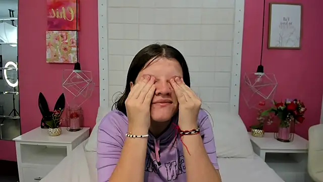 Snapshot of mia_sweetie0 chatting on 12/03/25, 12:14 mia sweetie0 online show from 12/03/25, 12:14