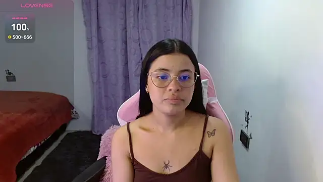 Snapshot of Megan_ve chatting on 10/23/25, 01:38 Megan ve online show from 10/23/25, 01:38