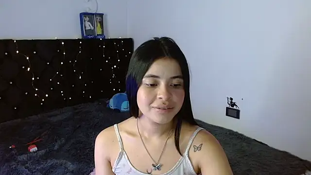 Snapshot of Megan_ve chatting on 10/29/25, 02:14 Megan ve online show from 10/29/25, 02:14