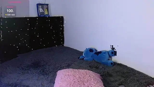 Snapshot of Megan_ve chatting on 10/30/25, 01:40 Megan ve online show from 10/30/25, 01:40