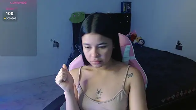 Snapshot of Megan_ve chatting on 11/24/25, 01:49 Megan ve online show from 11/24/25, 01:49