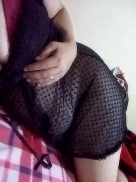 Snapshot of Mia-mrocia chatting on 10/24/25, 11:23 Mia-mrocia online show from 10/24/25, 11:23