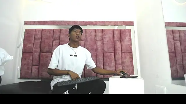 Mick storm online show from 04/08/26, 06:52