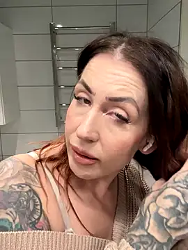 Snapshot of Lindsey_feet chatting on 10/28/25, 12:30 Lindsey feet online show from 10/28/25, 12:30