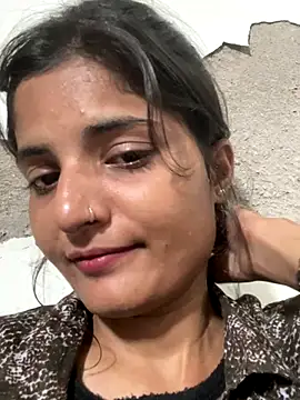 Snapshot of HOTTY_CUTI chatting on 10/15/25, 07:41 HOTTY CUTI online show from 10/15/25, 07:41