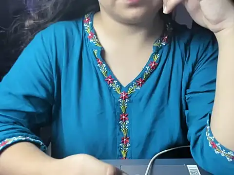 Snapshot of Divya68 chatting on 10/17/25, 05:48 Divya68 online show from 10/17/25, 05:48
