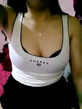 Snapshot of SansanCii chatting on 11/11/25, 11:05 SansanCii online show from 11/11/25, 11:05