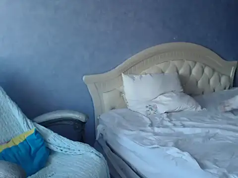 Snapshot of LuckyLisa23 chatting on 10/15/25, 09:42 LuckyLisa23 online show from 10/15/25, 09:42