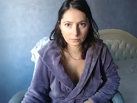 Snapshot of LuckyLisa23 chatting on 10/25/25, 10:12 LuckyLisa23 online show from 10/25/25, 10:12