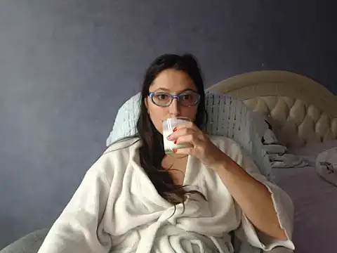 Snapshot of LuckyLisa23 chatting on 11/05/25, 09:53 LuckyLisa23 online show from 11/05/25, 09:53