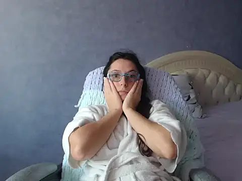 Snapshot of LuckyLisa23 chatting on 11/06/25, 09:21 LuckyLisa23 online show from 11/06/25, 09:21