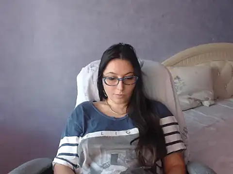 Snapshot of LuckyLisa23 chatting on 11/22/25, 01:21 LuckyLisa23 online show from 11/22/25, 01:21