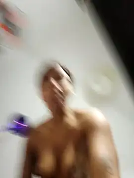 Snapshot of Jxxxa2 chatting on 11/11/25, 11:32 Jxxxa2 online show from 11/11/25, 11:32