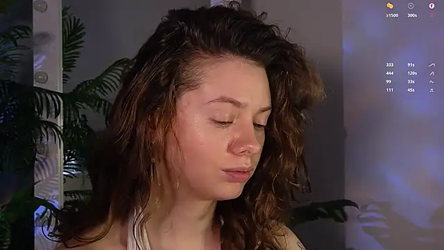 Snapshot of MelodySinclair chatting on 12/15/25, 01:37 MelodySinclair online show from 12/15/25, 01:37