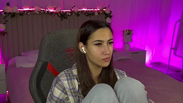 RebeckaThornton online show from 11/18/25, 06:01