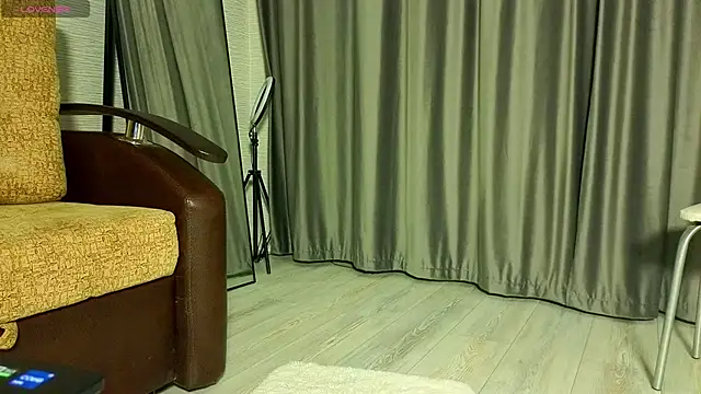 MissPompadure online show from 12/19/25, 06:37