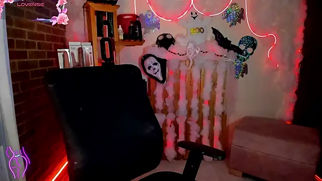 Lizz martins online show from 10/24/25, 01:35