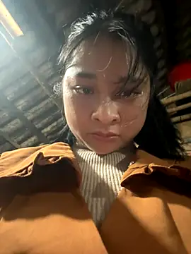 Snapshot of Linh-xxx chatting on 11/10/25, 10:58 Linh-xxx online show from 11/10/25, 10:58