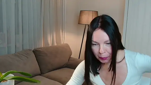 LittleNicolee online show from 12/05/25, 06:37