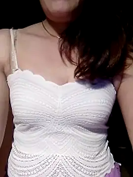 YiyinLy online show from 04/18/26, 09:15