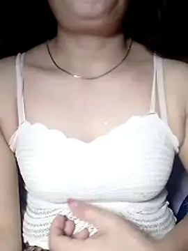 YiyinLy online show from 04/19/26, 12:48