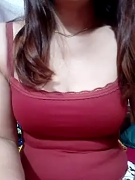 YiyinLy online show from 06/11/26, 12:32