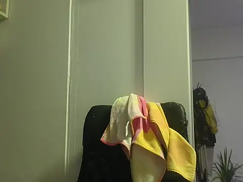 Snapshot of miapink33 chatting on 11/07/25, 02:44 miapink33 online show from 11/07/25, 02:44