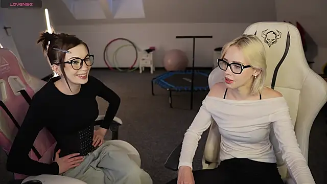 Snapshot of Jessica_start chatting on 11/27/25, 11:12 Jessica start online show from 11/27/25, 11:12